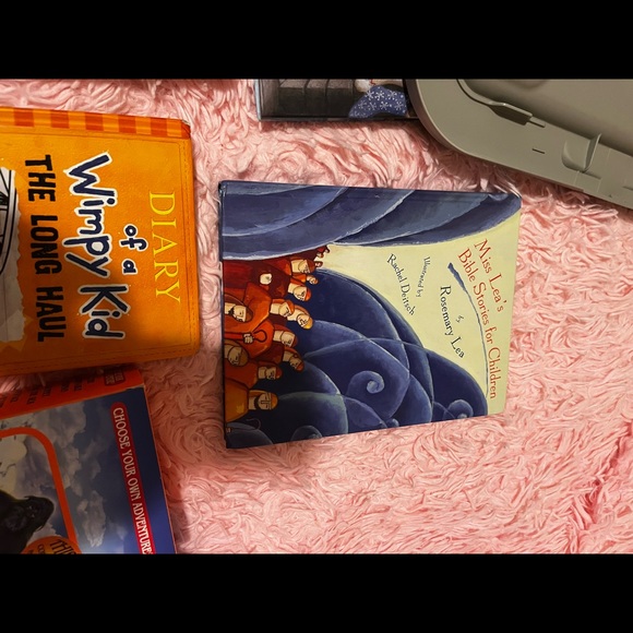 Books - Picture 16 of 16